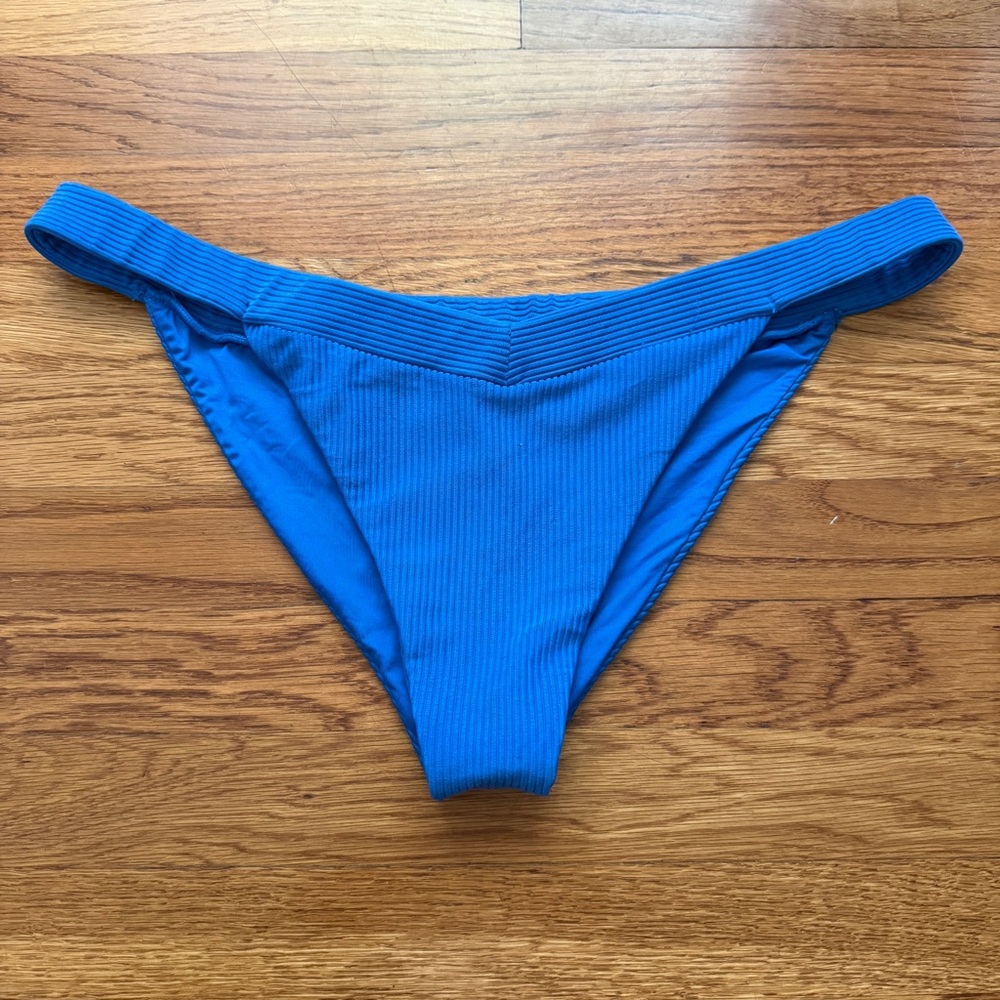Frankie’s Bikinis blue beach swim bottoms Large